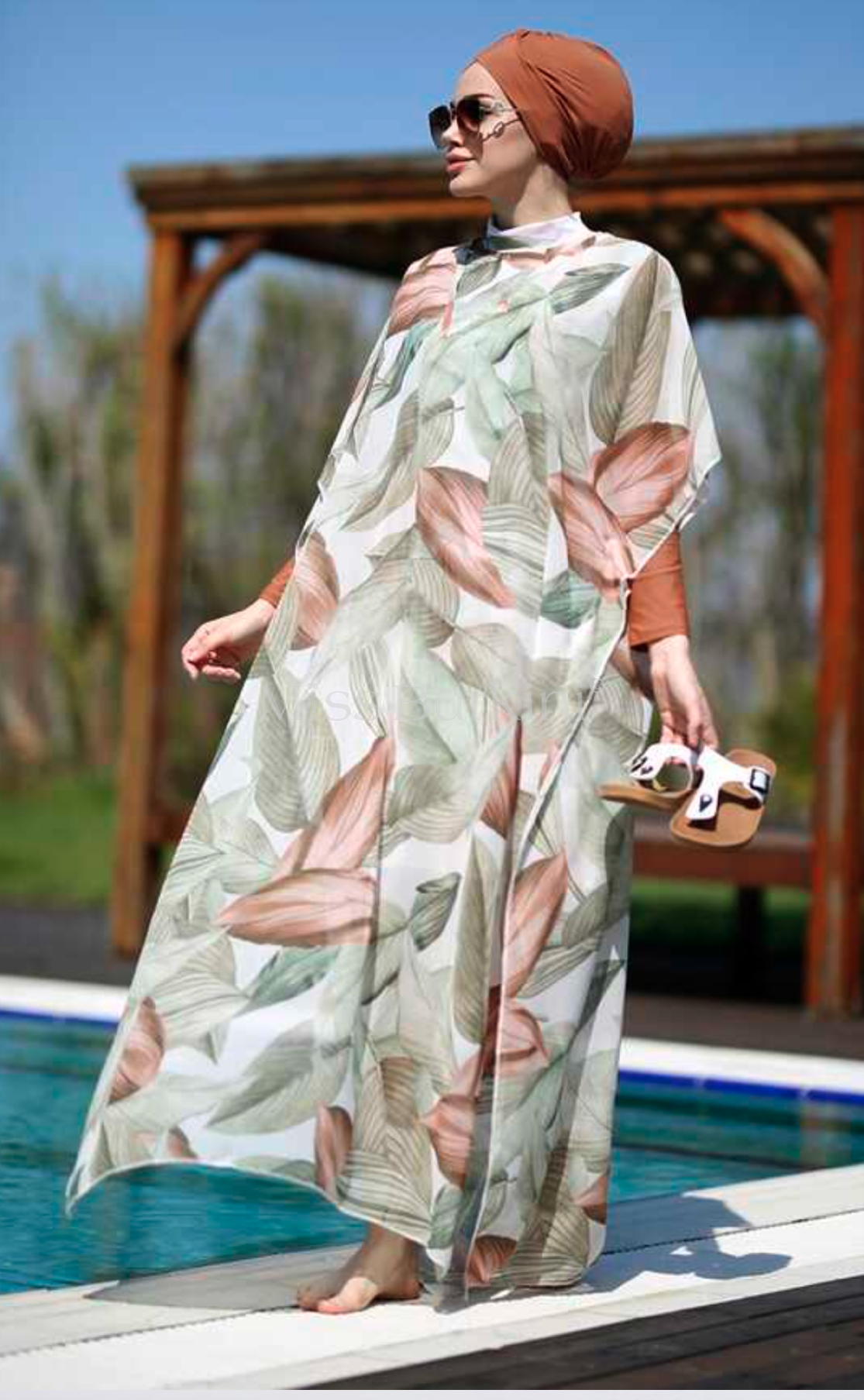 vue_de_face_maillot_de_bain_couvrant_burkini_4_pièces_aysha_miss_burkini
