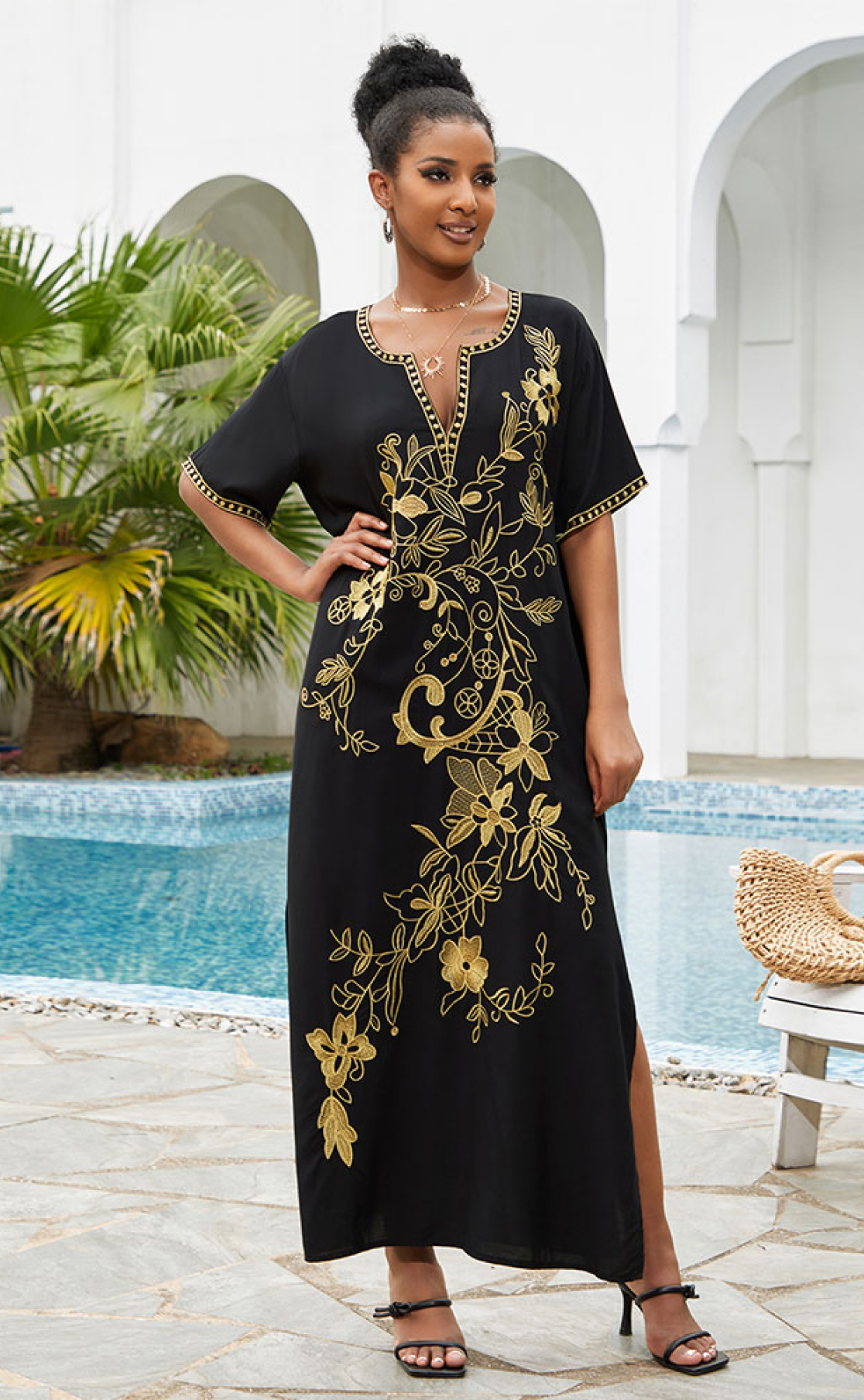 Caftan_Marocain_Broderie_Dorée_Caftan_Caftan_Noir_Caftan_De_Plage_Robe_De_Plage_Caftan_Et_Burkini_Miss_Burkini